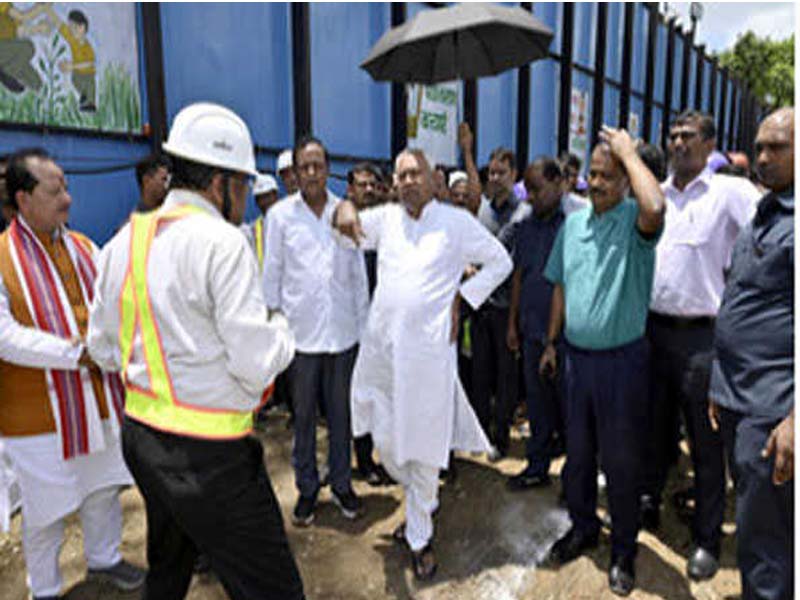 Nitish examines the expansion plans for the Museum and Patna Metro Rail