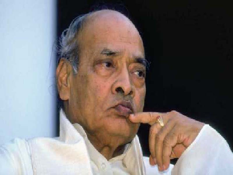 On the anniversary of his birth, former prime minister PV Narasimha Rao received lavish tributes.