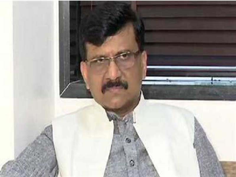 PM Modi is made fun of by Sanjay Raut for bringing a bus from Gujarat to greet Team India.