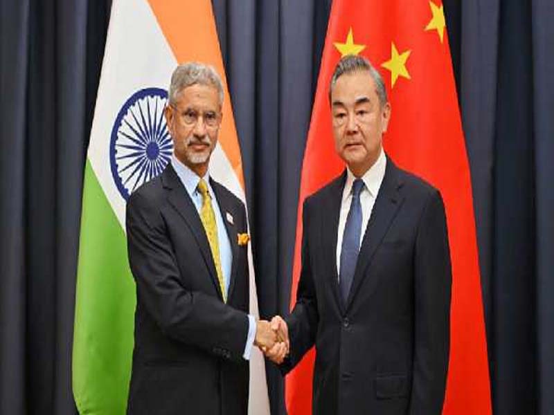EAM meets with Wang Yi of China and emphasizes the need to step up efforts to fully disengage from the border.