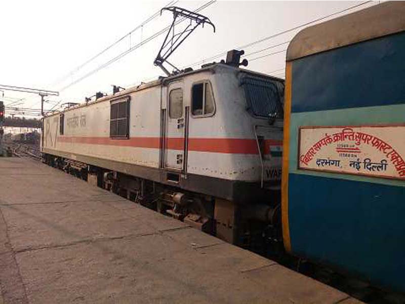 Sampark Kranti’s coaches separated from the engine