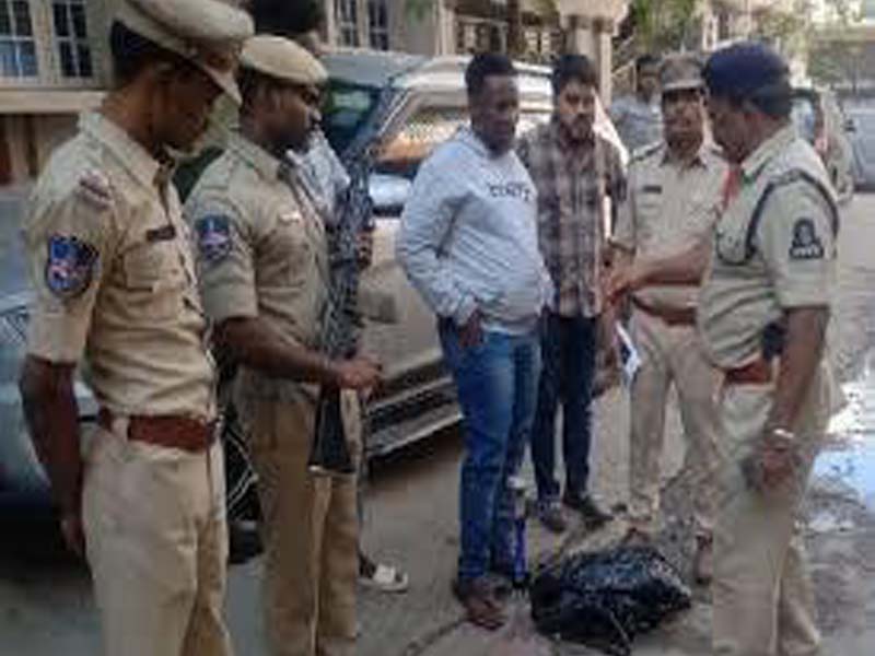 Hyderabad Police apprehends two criminals following a decoy operation.