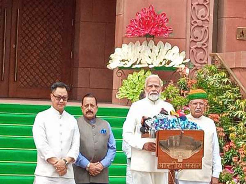 Prior to a parliamentary session, the PM seeks consensus and reminds Oppn of the emergency
