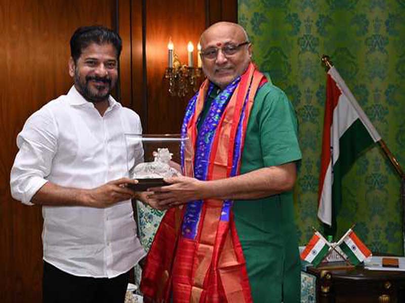 Telangana Chief Minister calls on departing Gov.
