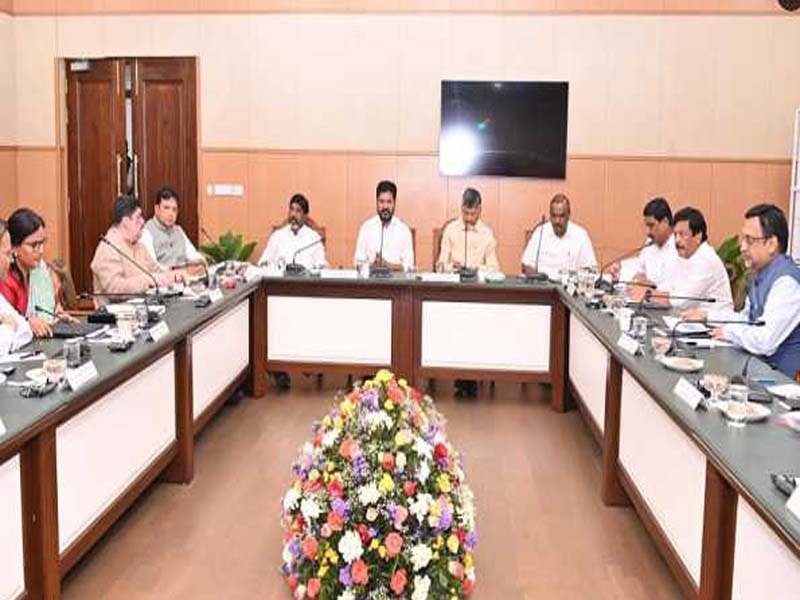 Hyd: AP-Telangana CMs have high-level talks about outstanding bifurcation issues.