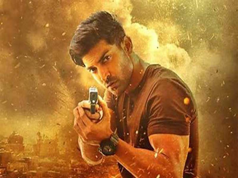 Disney+ Hotstar Commander Karan Saxena’s fitness secrets are revealed by Gurmeet Choudhary.