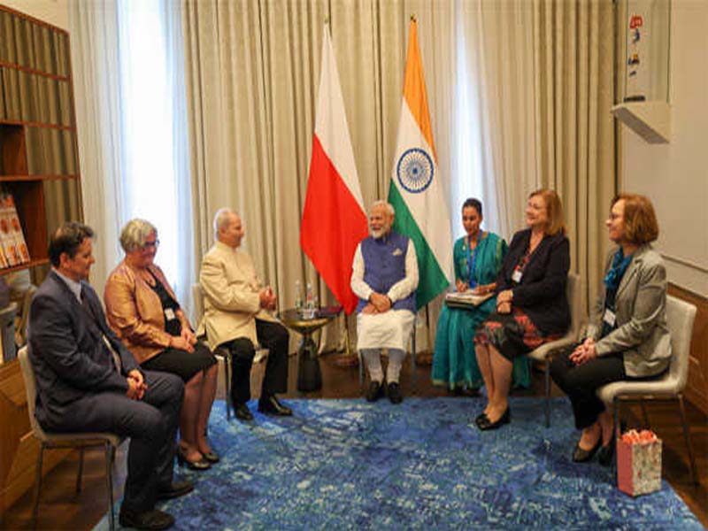 In Warsaw, PM Modi meets prominent Polish indologists and business magnates.