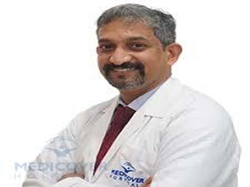 Dr. Karnavat performs telescopic thyroid surgery at Medicover Hospital.