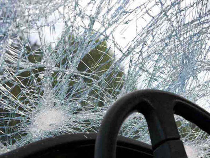 Car strikes roadside tree in Telangana, killing three and injuring one