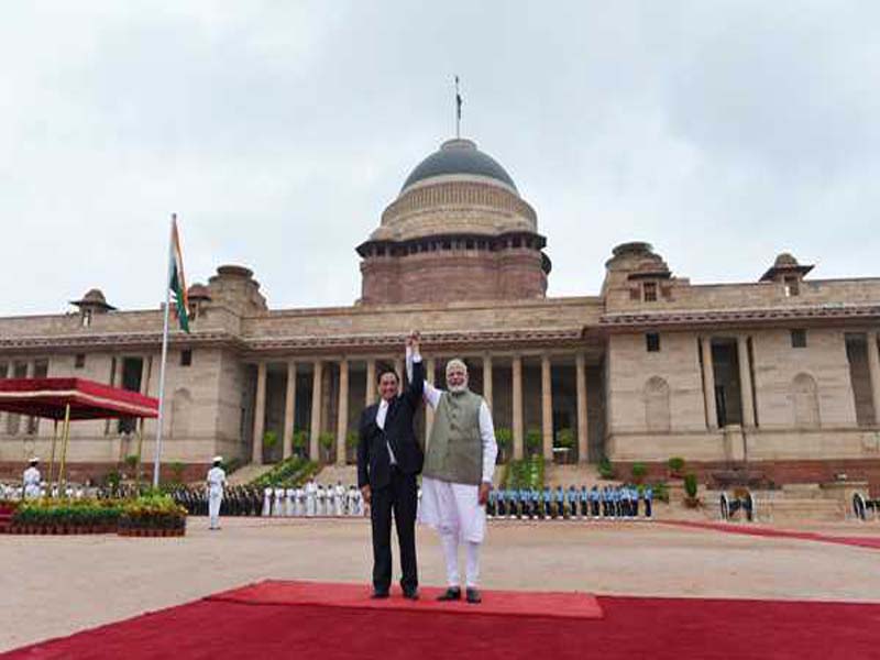 Rashtrapati Bhavan hosts a formal greeting for the Vietnamese PM.