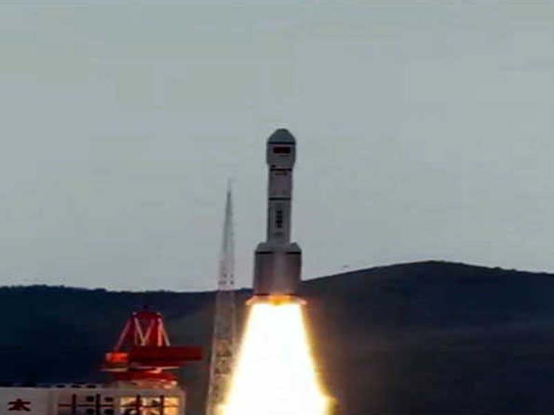 China introduces a new satellite group with success.