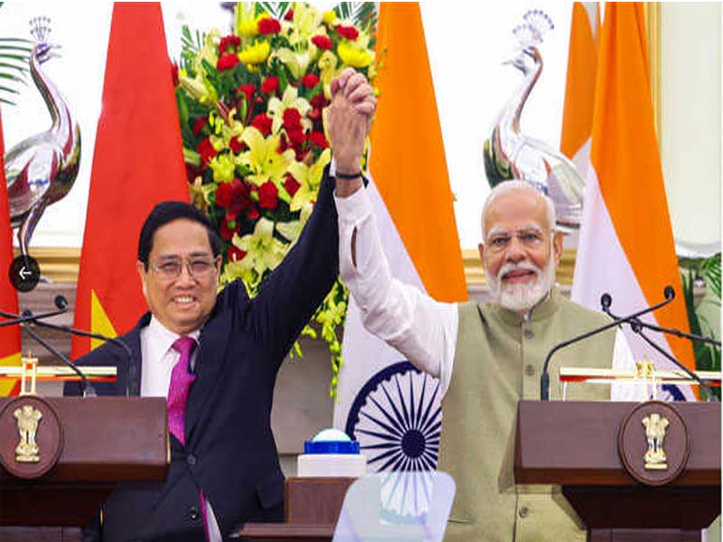 PM Modi and PM Viet Nam have fruitful discussions about defense, marine trade, and the green economy.