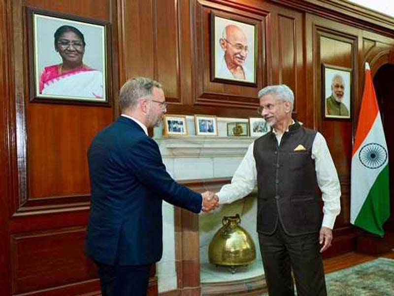 EAM meets with Viktor Orban, the political director of Hungary