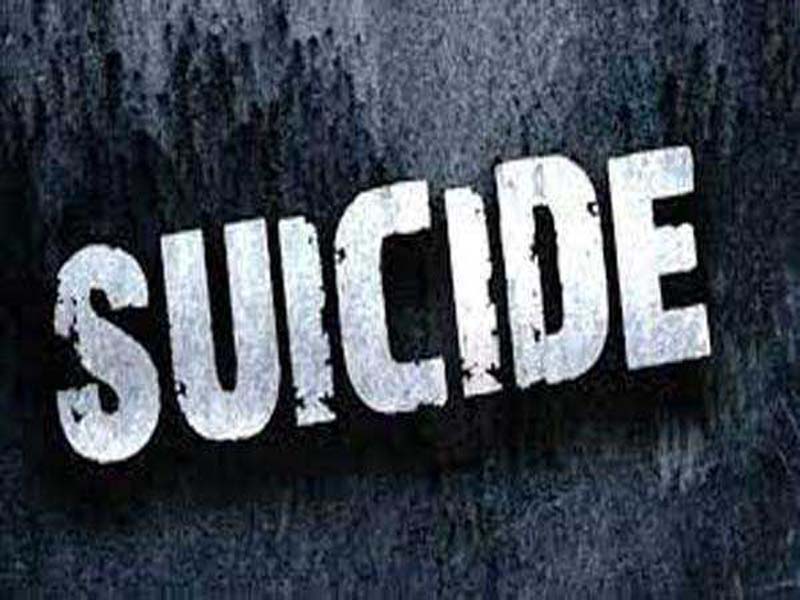 The girl dies because she can no longer stand the stalker’s torment.