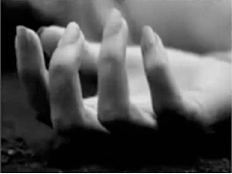 A woman and her small daughter died after jumping from the 18th storey in Hyderabad.