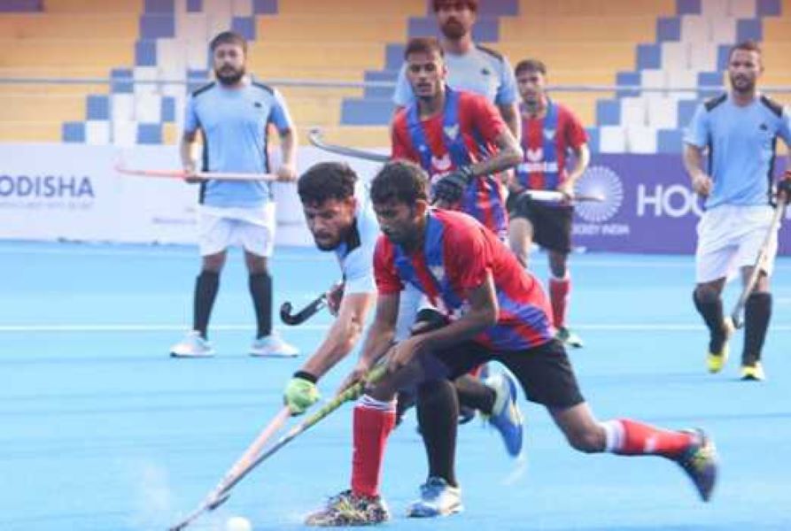 Top Teams Win in Senior Nationals Hockey; TN, MP Draw