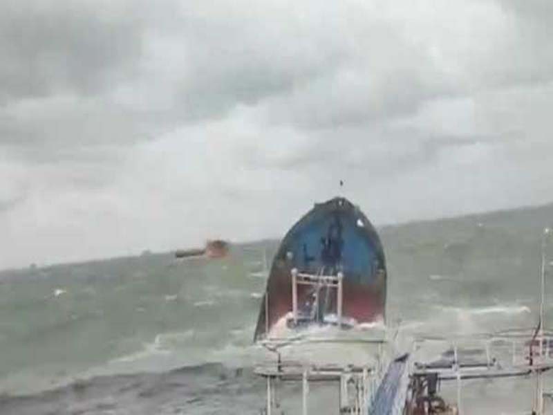 4,000 Tonnes of Fuel Leaked into Sea After Tanker Wreck