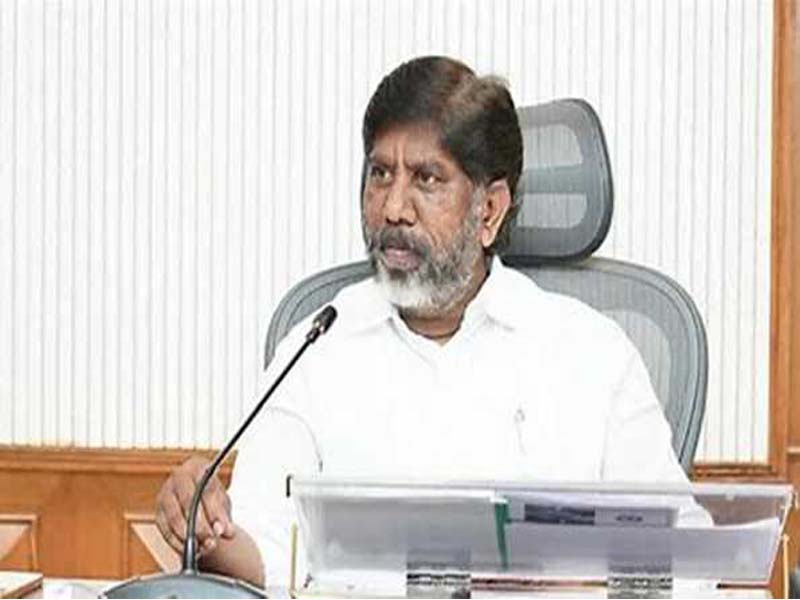 The CM declares that Sardar Sarvai Papanna’s statue will be installed in Hyderabad.
