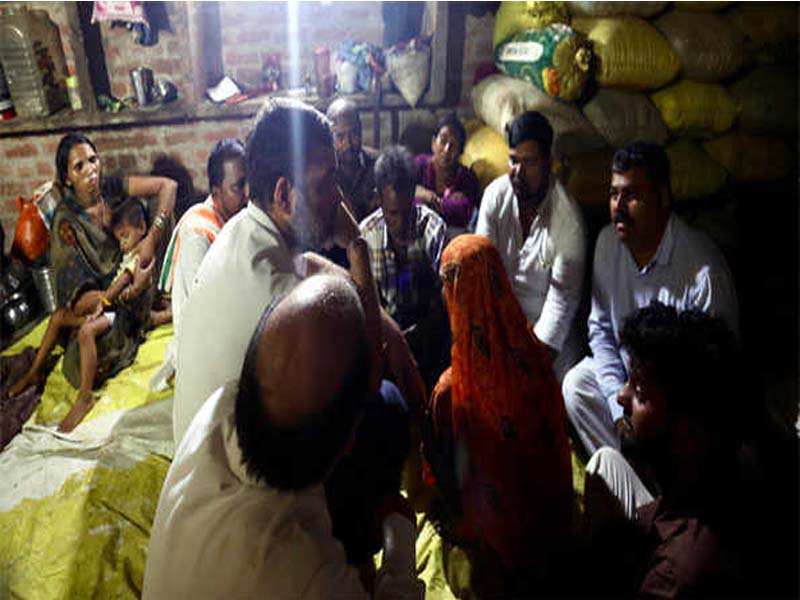 UP: Rahul visits the relatives of the Dalit man who was murdered in Raebareli